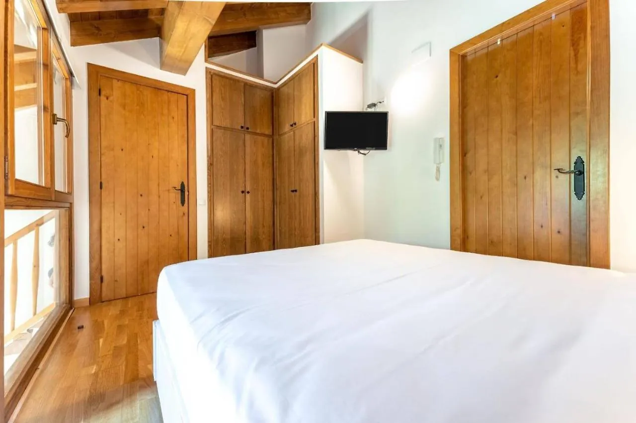 Apartamentsaloriaburg Farrera 0*,